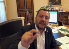 Salvini indagato attacca i giudici in diretta Facebook.