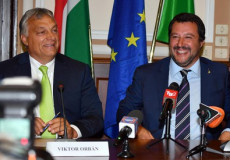 Primo piano di Viktor Orban e Matteo Salvini sorridenti