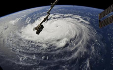 Nella foto della NASA l'uragano Florence visto dallo spazio.