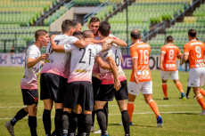 I giocatori del Caracas esultano dopo il gol di Añor