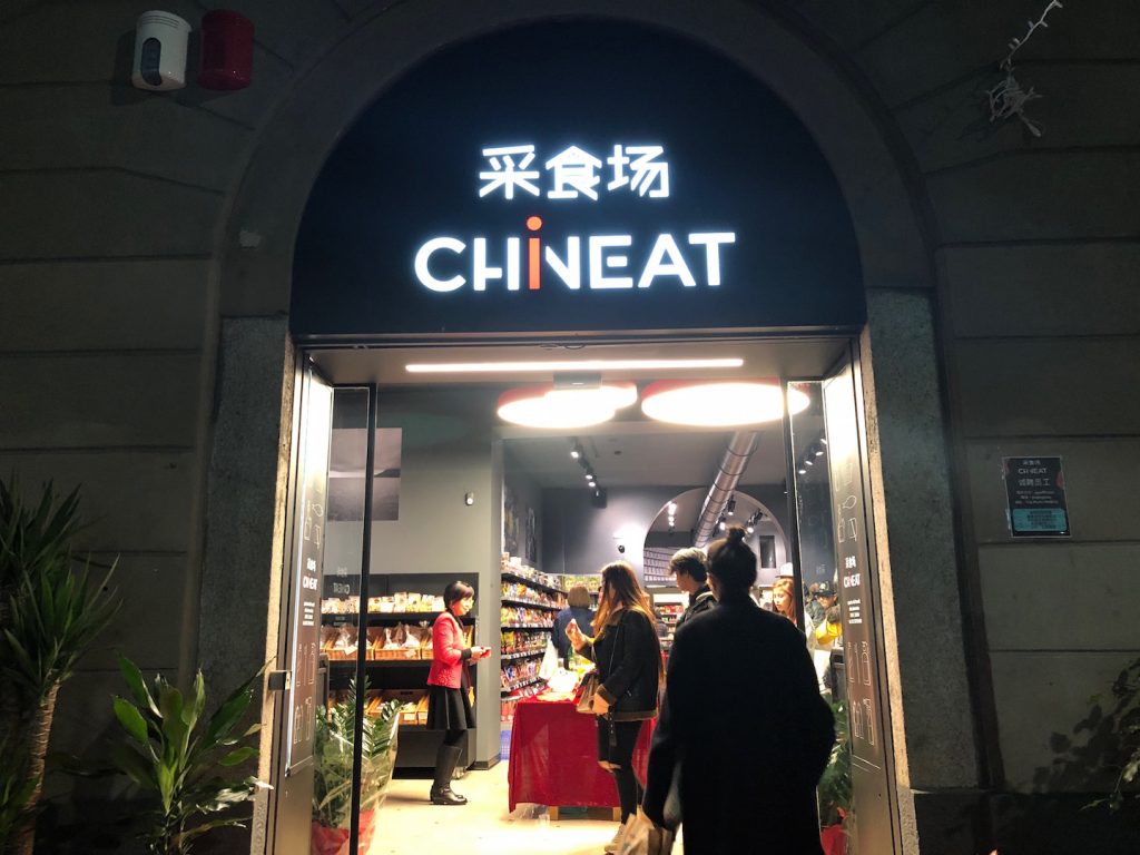 Chineat: uno dei tanti negozi etnici a Milano