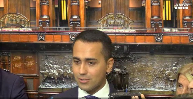 Un fermo-immagine del video dell'ANSA durante le dichiarazioni di Luigi Di Maio.