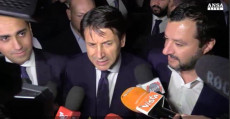 Governo: Luigi Di Maio, Giuseppe Conte e Matteo Salvini. Manovra