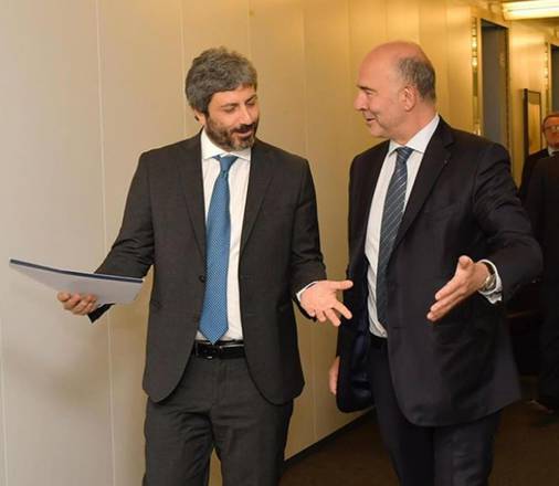 Roberto Fico durante l'incontro con il commissario per gli Affari economici, Pierre Moscovici, nella sede della Commissione Europea.