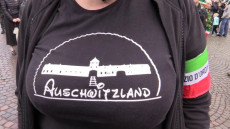 Selene Ticchi D'Urso, la militante con la maglietta shock su Auschwitz
