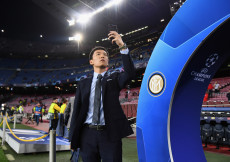 Zhang jr ai bordi del campo durante la partita dell'Inter con Barcellona.