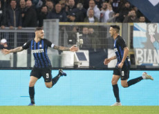 Mauro Icardi festeggia la doppietta contro la Lazio. Inter
