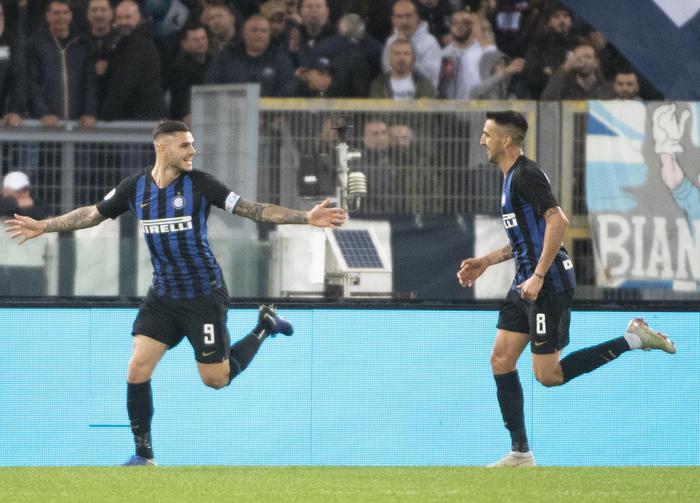 Mauro Icardi festeggia la doppietta contro la Lazio. Inter