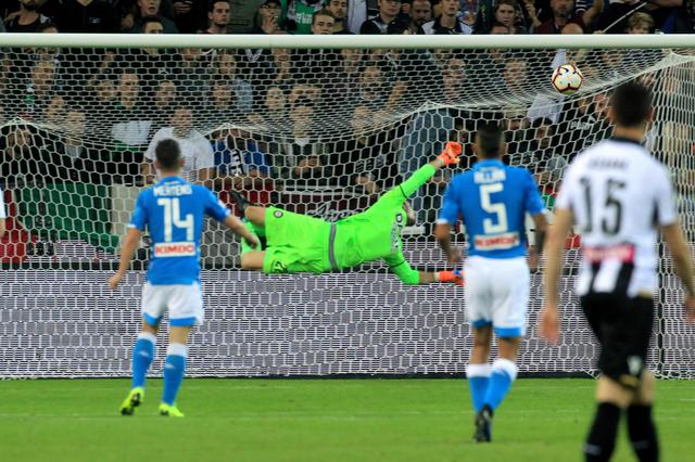 L'azione del primo gol dell'Udinese contro il Napoli.