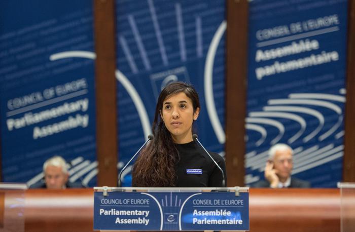 Nobel. Nadia Murad durante un suo intervento a Srtasburgo alla Camera europea.