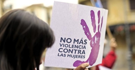Paraguay: una donna con un messaggio contro la violenza in Paraguay