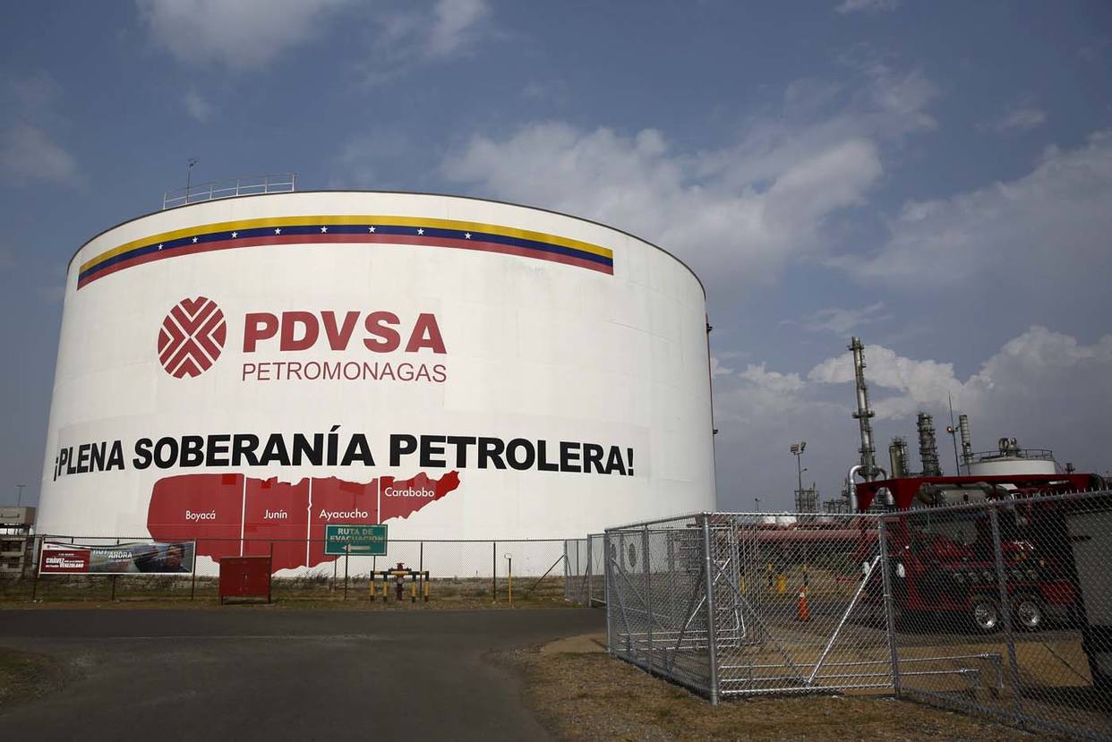 Producción de Pdvsa volvió a caer en septiembre Empresas especializas en el mercado petrolero afirman que la estatal venezolana volvió a bajar su producción a 1,2 millones de bd, lo que representa una caída drástica desde los 1,95 millones de bd que bombeaba en el mismo mes de 2017.