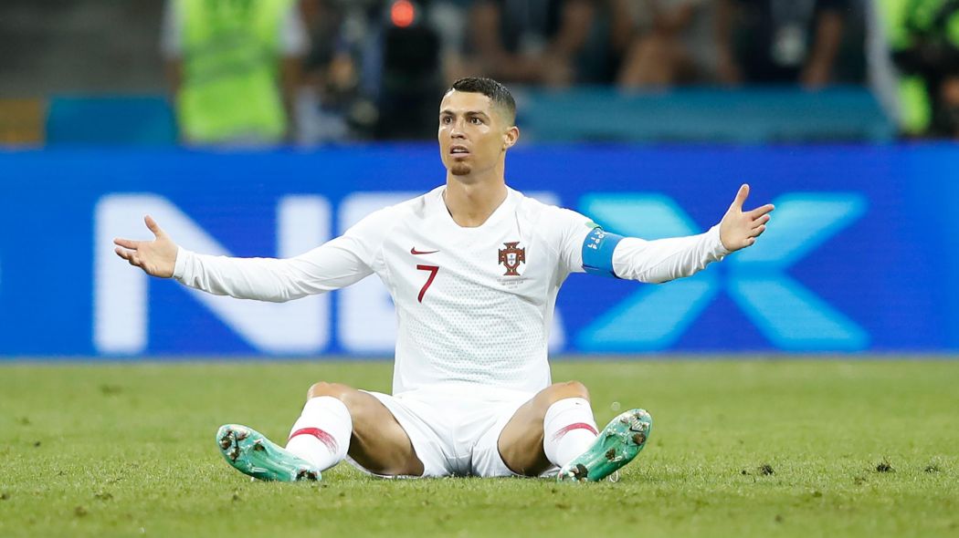 Ronaldo a terra durante una partita della nazionale portoghese al Mondiale Russia 2018.