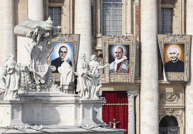 Vaticano: Montini e Romero santi