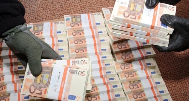 Pacchi di Euro falsi sequestrati