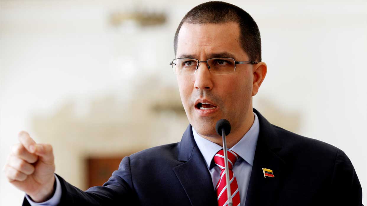 El ministro de relaciones exteriores venezolano informó que no tiene comunicación con su homólogo colombiano, Carlos Holmes Trujillo, y considera una irresponsabilidad que no haya relación entre los cancilleres de dos países con una dinámica tan fuerte.