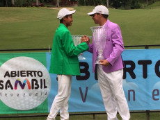 Rojas ed Amauriel si stringono la mano a fine gara. Golf