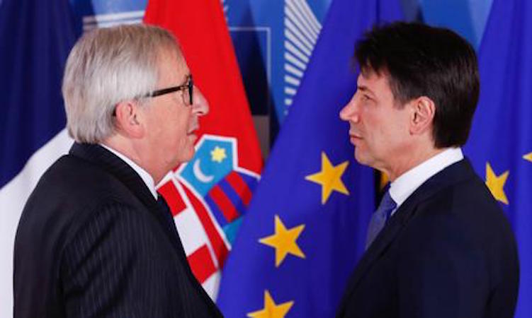 Il premier Giuseppe Conte (con il presidente della Commissione Europea Jean-Claude Juncker. Manovra