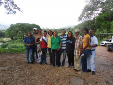 Ana Teresa Delgado de Marín y un grupo de amigos en Aragua.