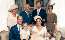 Il principe Carlo con moglie, figli, nuore e nipoti.