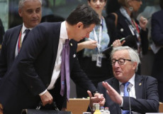 Il premier Giuseppe Conte e Jean Claude Juncker. Manovra