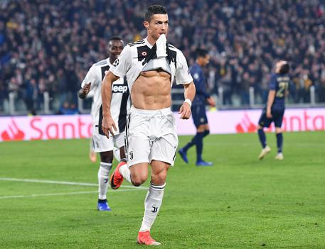 Cristiano Ronaldo esulta dopo il gol che aveva portato in vantaggio la Juventus sul Manchester.