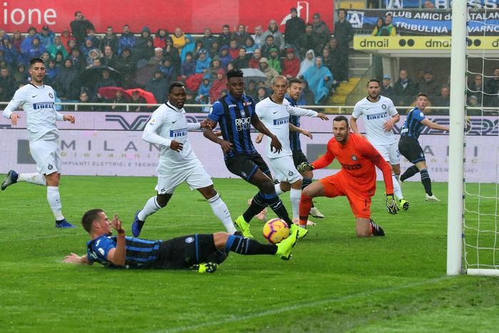 Hans Hateboer mette a segno il gol dell'1-0 dell'Atalanta contro l'Inter.