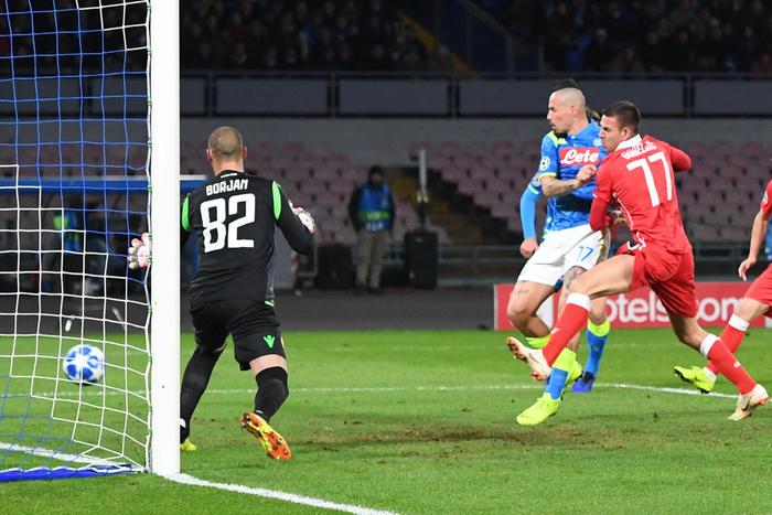 Il gol di Marek Hamsik contro la Stella Rossa. Napoli