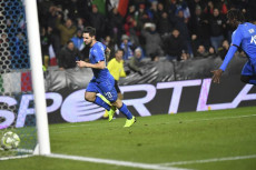 Moise Kean, corre a festeggiare Matteo Politano,dopo il gol dell'1-0 contro gli Usa. Italia