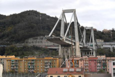 Il moncone est di Ponte Morandi fotografato in occasione della riapertura di corso Perrone, che passa vicino ai monconi del Morandi, Genova.