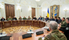 Il Consiglio di sicurezza e difesa ucraino riunito d'urgenza con il presidengte Petro Poroshenko. Ucraina