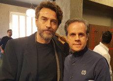 Alessio Boni insieme al giornalista Emilio Buttaro durante la presentazione della fiction La compagnia del cigno