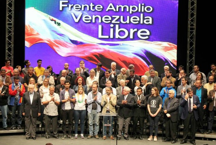 El 12 de diciembre se reúne en asamblea el Frente Amplio Venezuela Libre para estudiar estrategias y conductas de acción para afrontar el antes y después del 10 de enero, el día en que se juramentará el actual jefe de Estado, para su nuevo período presidencial.