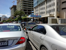 La ciudad de Caracas se ha visto congestionada por largas colas vehiculares para surtir gasolina por el desabastecimiento en las estaciones de servicio.