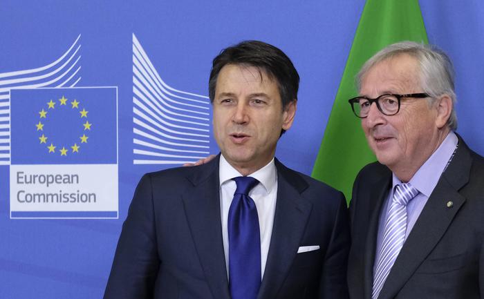Il primo ministro Giuseppe Conte e il presidente della Commissione Europea Jean-Claude Juncker.