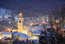 Una vista natalizia di Cortina. Natale