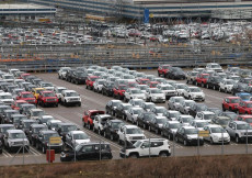 Deposito automobili di uno stabilimento della Fca.