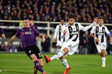 Fiorentina- Juventus 0-1: al 31' vantaggio bianconero, Bentancur scambia con Dybala e insacca con una preciso rasoterra di sinistro.
