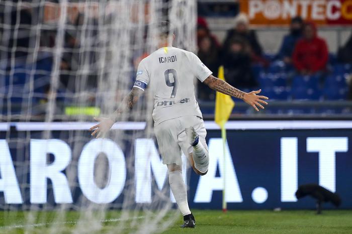 Roma-Inter 1-2: al 22' del st, Icardi, colpevolmente lasciato solo dalla difesa giallorossa, incorna di testa e trafigge Olsen.