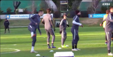 Un gruppo di giocatori dell'Inter durante l'allenamento alla Pinetina in preparazione all'incontro con il PSV. Spalletti