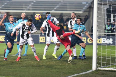Cristiano Ronaldo segna contro l'Atalanta, in un immagine d'archivio.