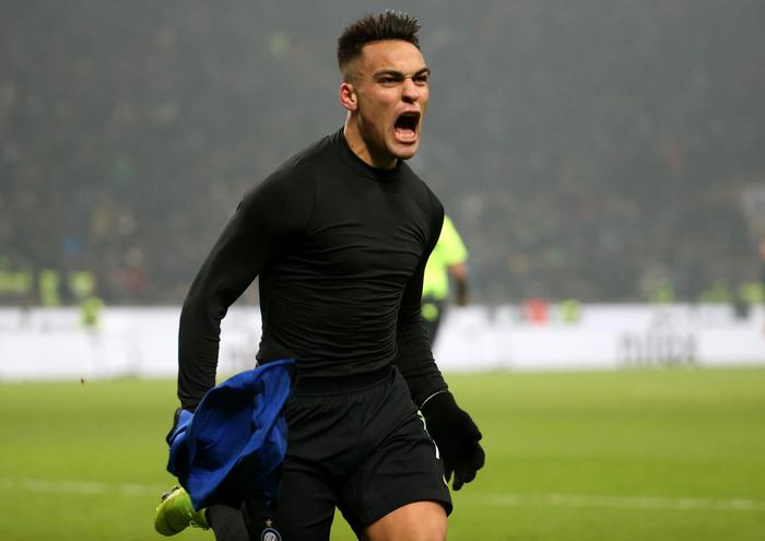 Lautaro grida di gioia dopo il gol dell'Inter al Napoli.