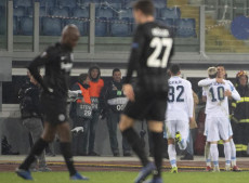 Joaquin Correa festeggia il gol del momentaneo vantaggio della Lazio.
