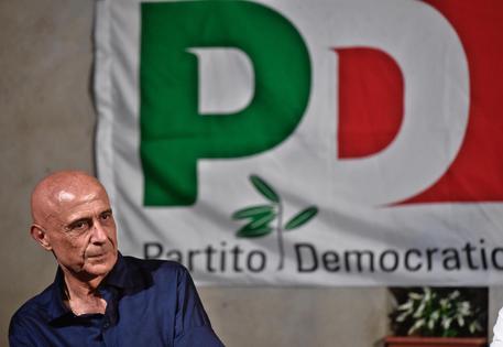 Marco Minniti, in una immagine d'archivio, rinuncia alla candidatura a segretario del Pd.