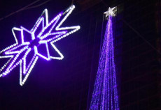 A Milano si accende l'albero di Natale più alto della città: il Torre GalFa Christmas Tree. Natale