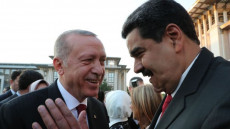 Venezuela y Turquía trabajan en acuerdos de cooperación en agricultura y turismo, con proyectos en otras áreas como petróleo, gas, minería y petroquímica. Maduro anunció la posibilidad de asociarse en el desarrollo minero