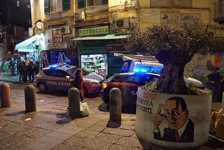 Piazza Montesanto, a Napoli, dove è avvenuta la rapina.