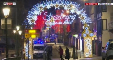 Spari al mercato di Natale, morti e feriti a Strasburgo.