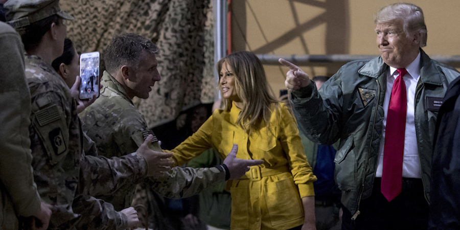Donald Trump e la first lady Melania Trump alla base militare Al Asad in Iraq