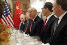 Il Presidente Donald Trump parla durante l'incontro bilaterale con il President Xi Jinping.